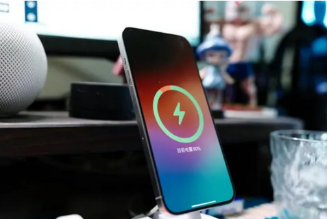 火炬开发区街道苹果15换屏服务分享用什么充电器给iPhone15充电更好 