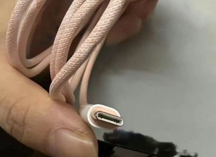火炬开发区街道苹果15维修店分享iPhone15USB-C数据线长啥样